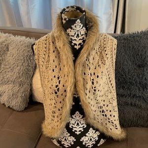 APT. 9 Beige Crochet Vest with Wool and Faux-Fur Collar & Trim Size XL